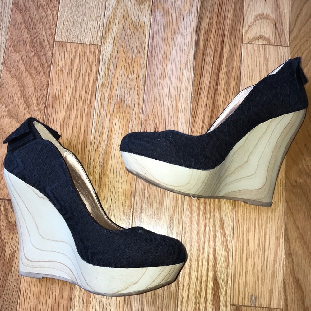 Black heels - Picture 1 of 2